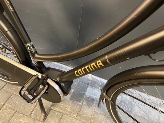 Jonge Cortina E-U4 + krachtige Middenmotor.