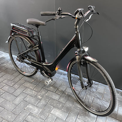 Prachtige Cube Touring Bosch middenmotor + automaat !