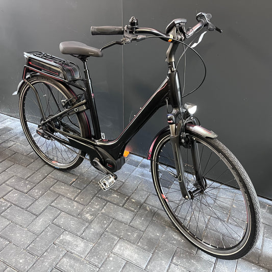 Prachtige Cube Touring Bosch middenmotor + automaat !