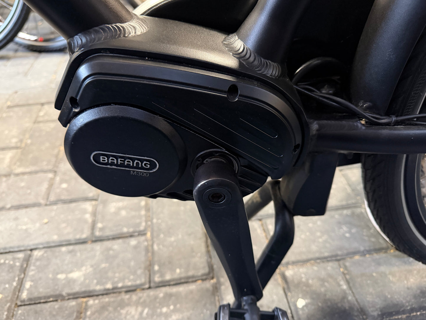 Jonge Cortina E-U4 + krachtige Middenmotor.