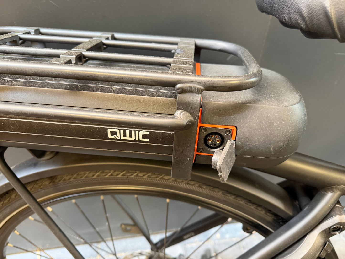 Qwic Premium MN7D | Weinig km gelopen!